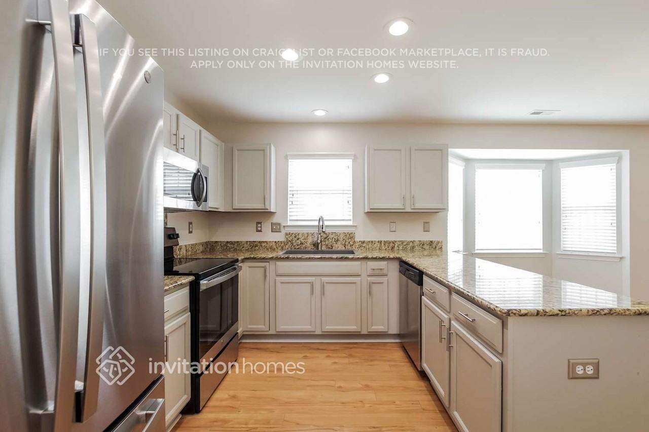 10920 Harmony Glen Ct - Photo 3 of 16
