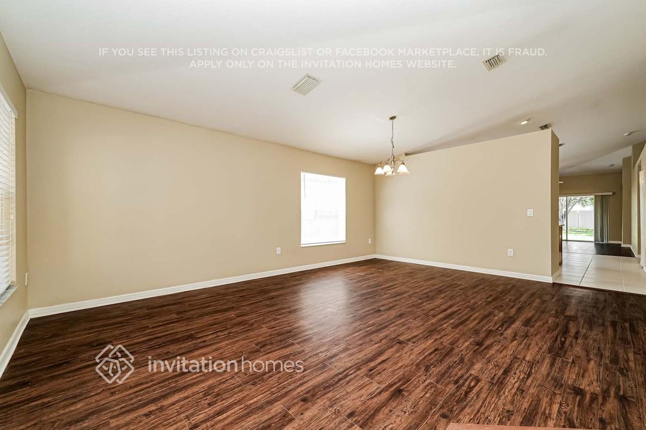 8015 Alamosa Wood Ave - Photo 3 of 17