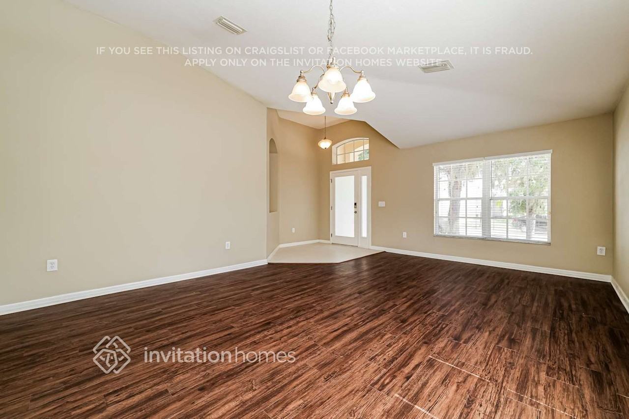 8015 Alamosa Wood Ave - Photo 4 of 17