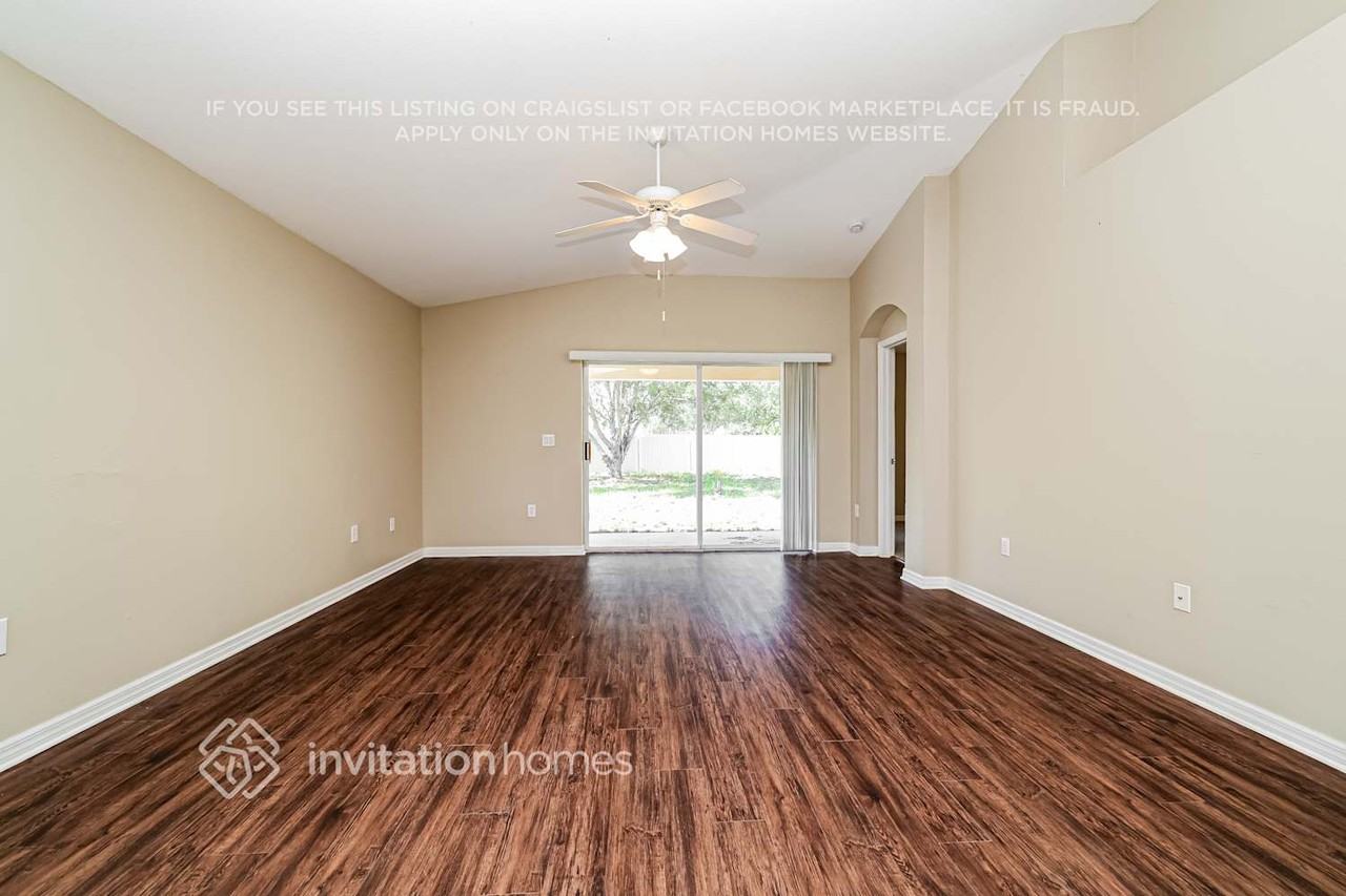8015 Alamosa Wood Ave - Photo 7 of 17