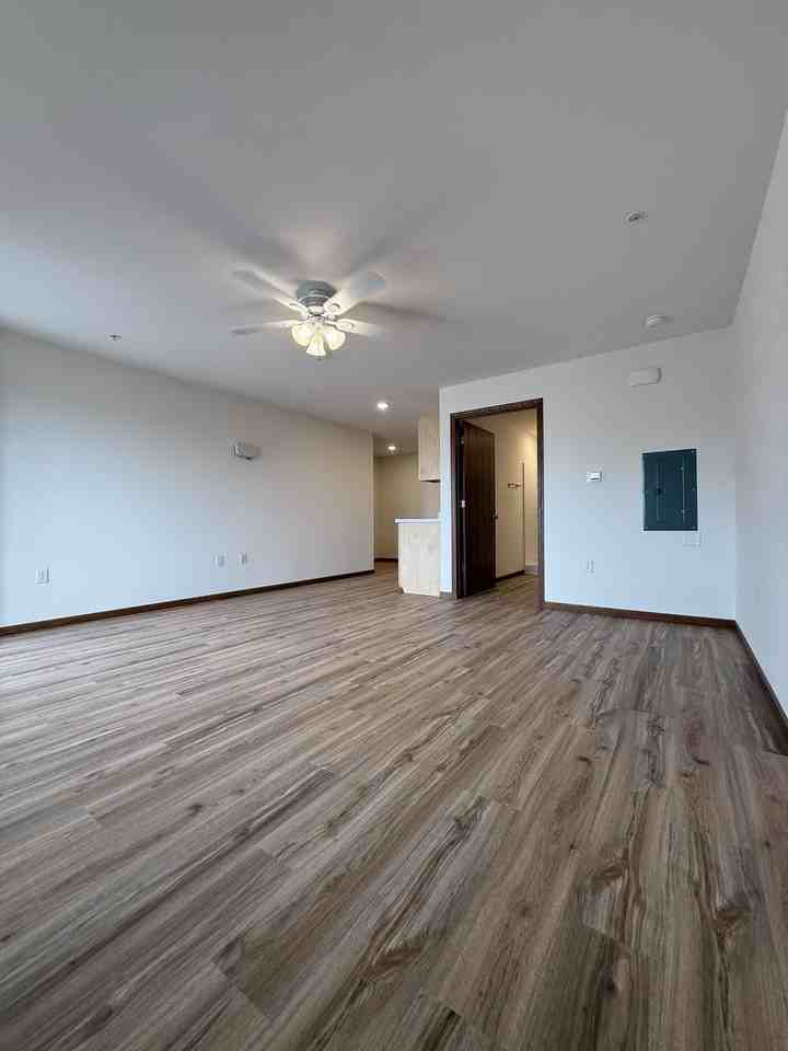 821 Adams Ct #504 - Photo 4 of 6