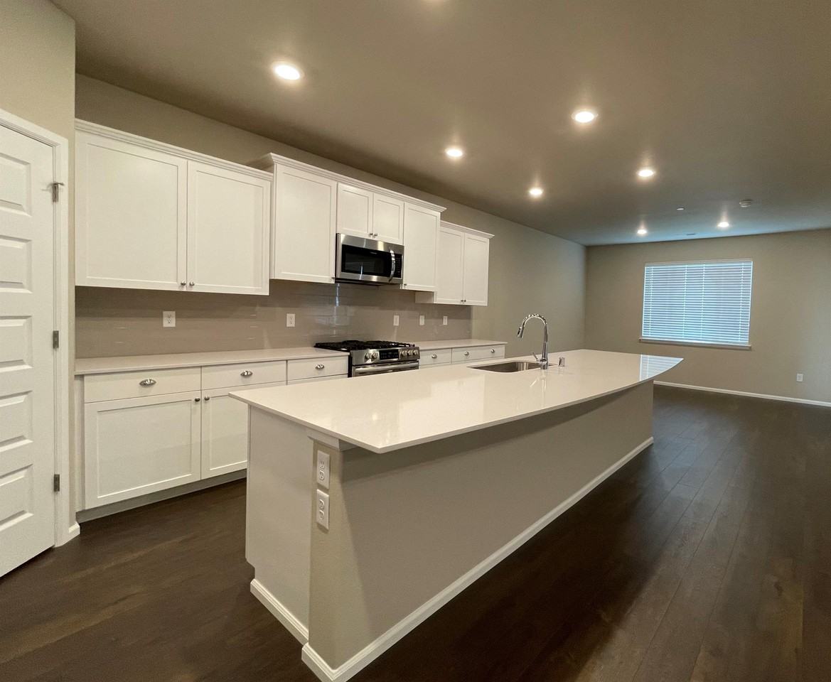 1037 Timberline Ave #1 - Photo 5 of 21