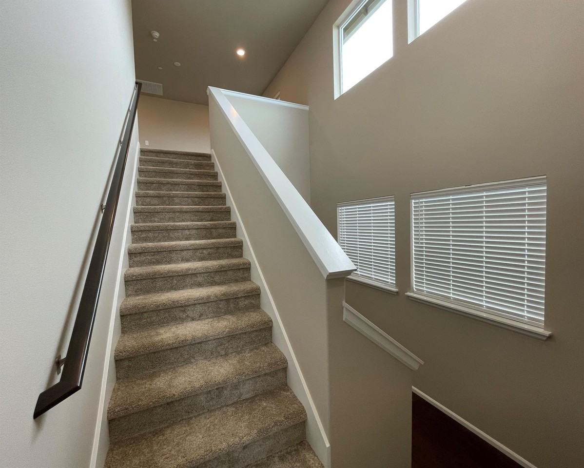 1037 Timberline Ave #1 - Photo 7 of 21