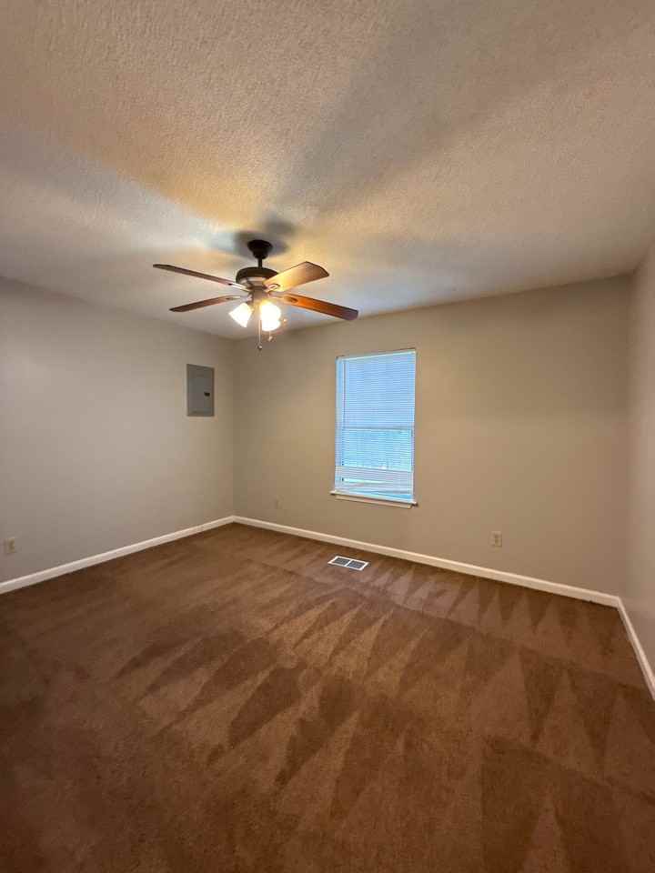 114 Tuxedo Dr #1 - Photo 2 of 10