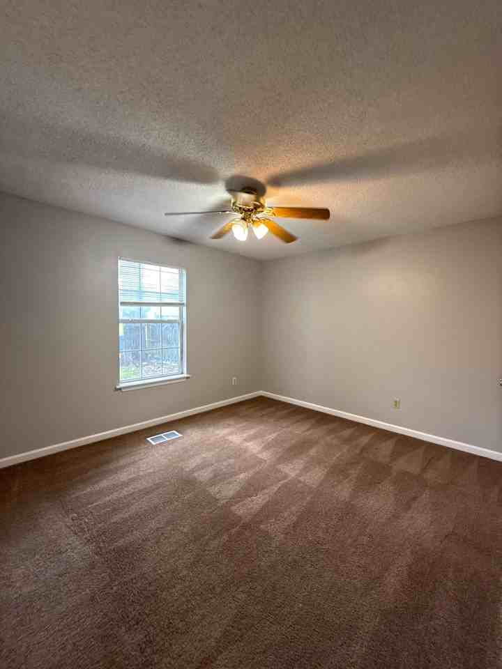 114 Tuxedo Dr #1 - Photo 4 of 10
