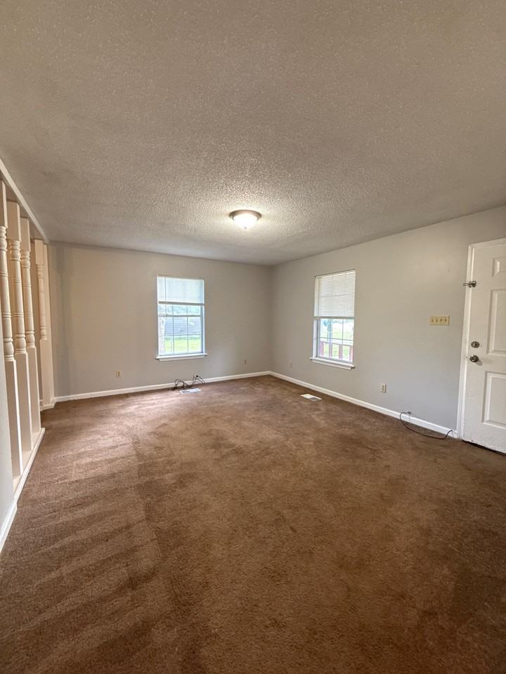 114 Tuxedo Dr #1 - Photo 5 of 10