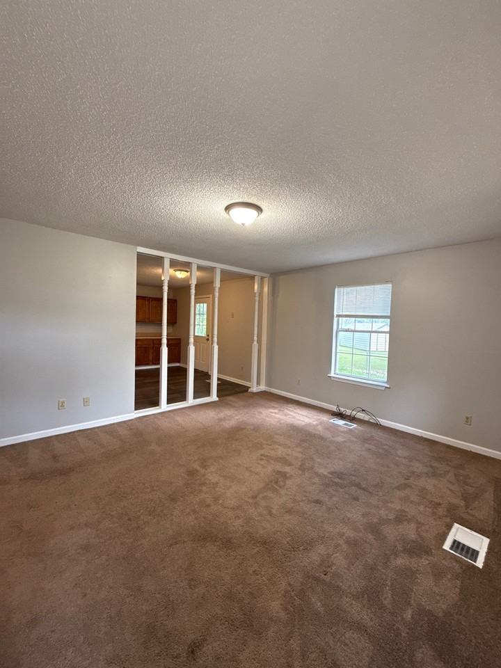 114 Tuxedo Dr #1 - Photo 6 of 10