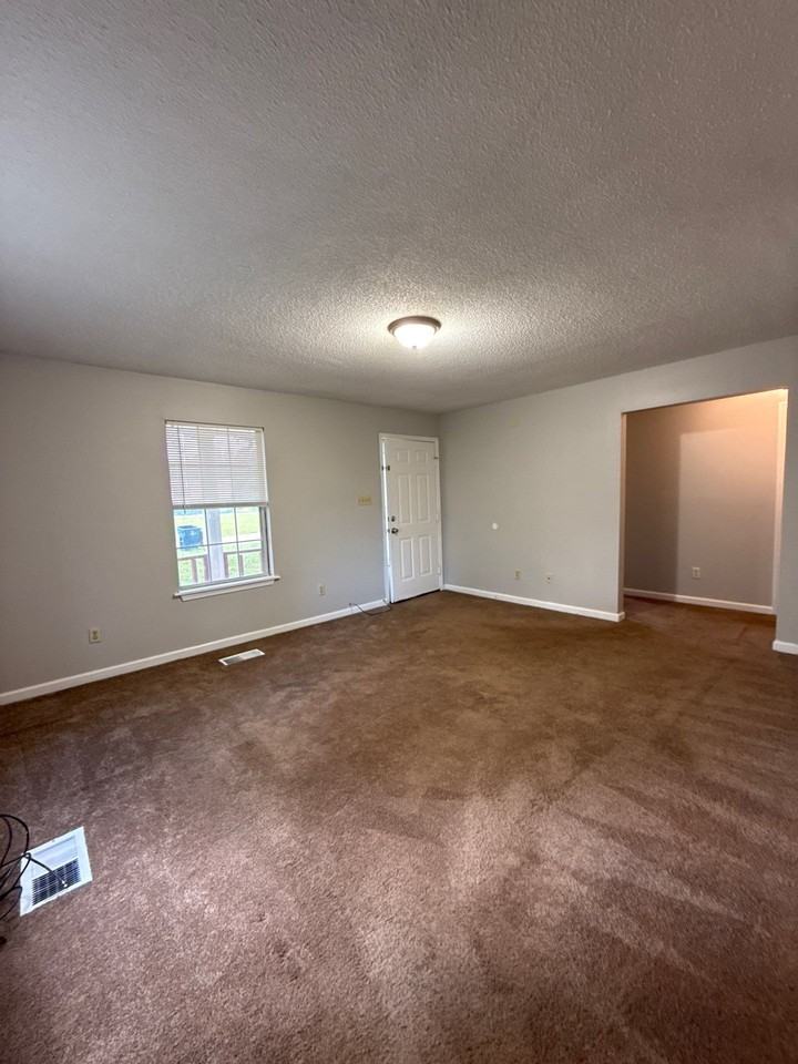 114 Tuxedo Dr #1 - Photo 7 of 10
