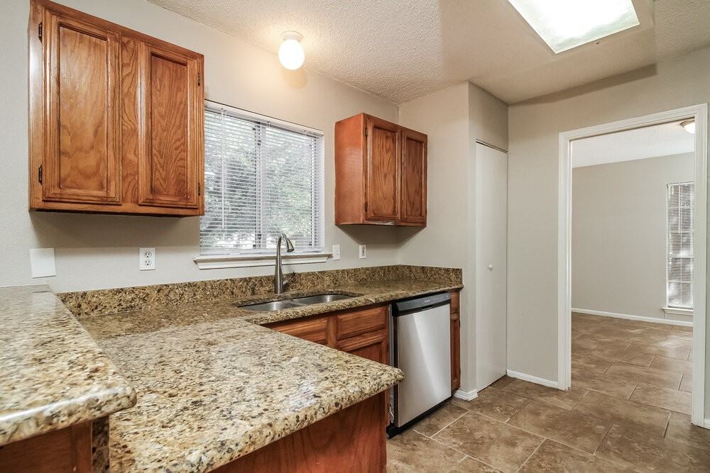 6803 Highland Blf - Photo 7 of 19