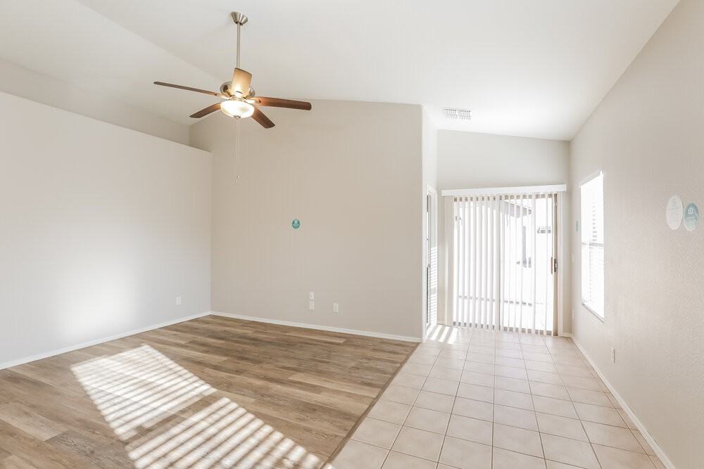 6412 W Hilton Ave - Photo 4 of 16