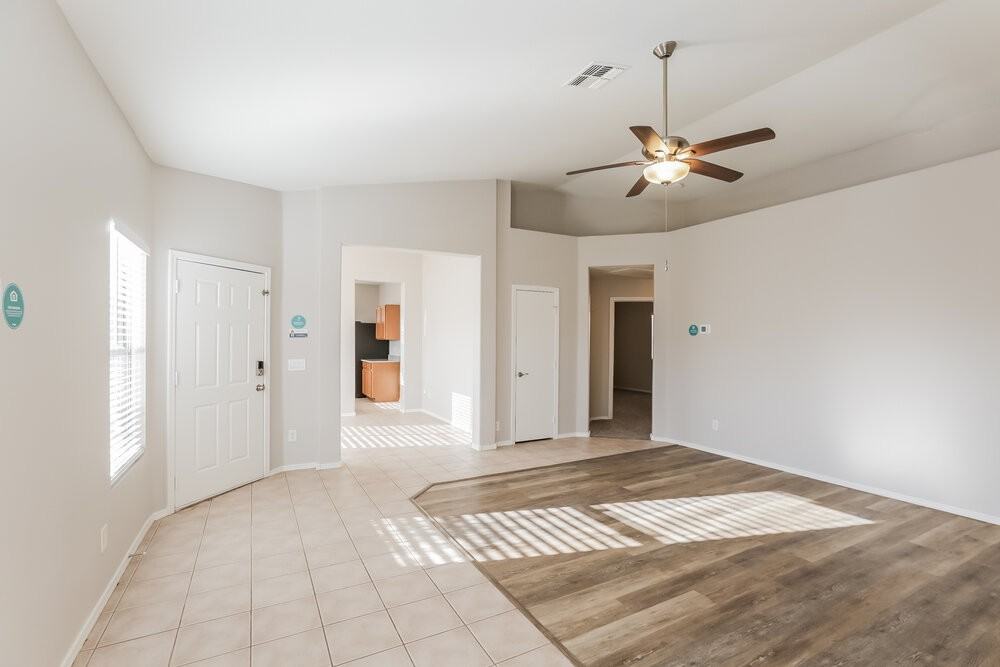 6412 W Hilton Ave - Photo 5 of 16