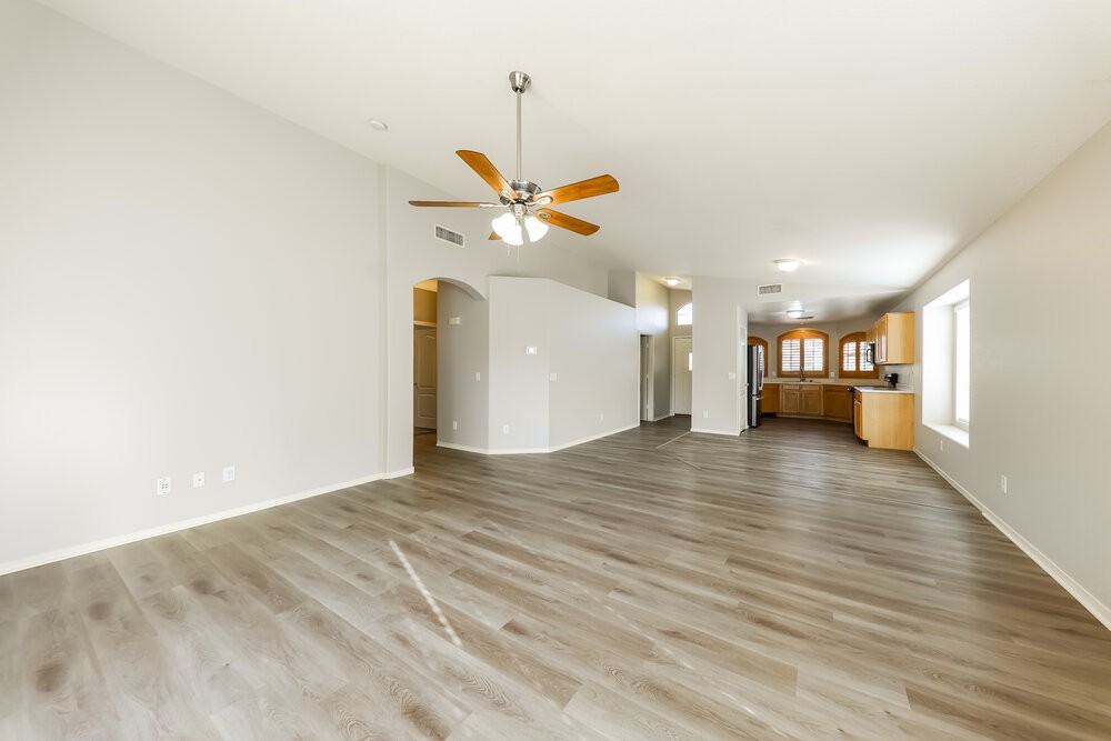 9631 W Clara Ln - Photo 4 of 16