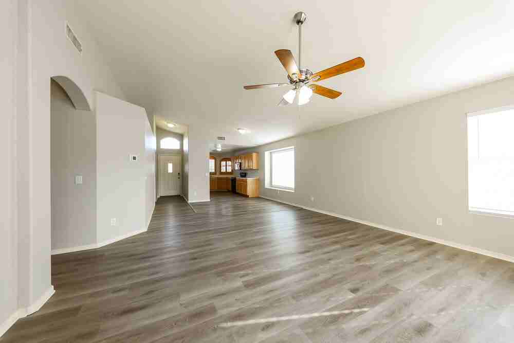 9631 W Clara Ln - Photo 5 of 16