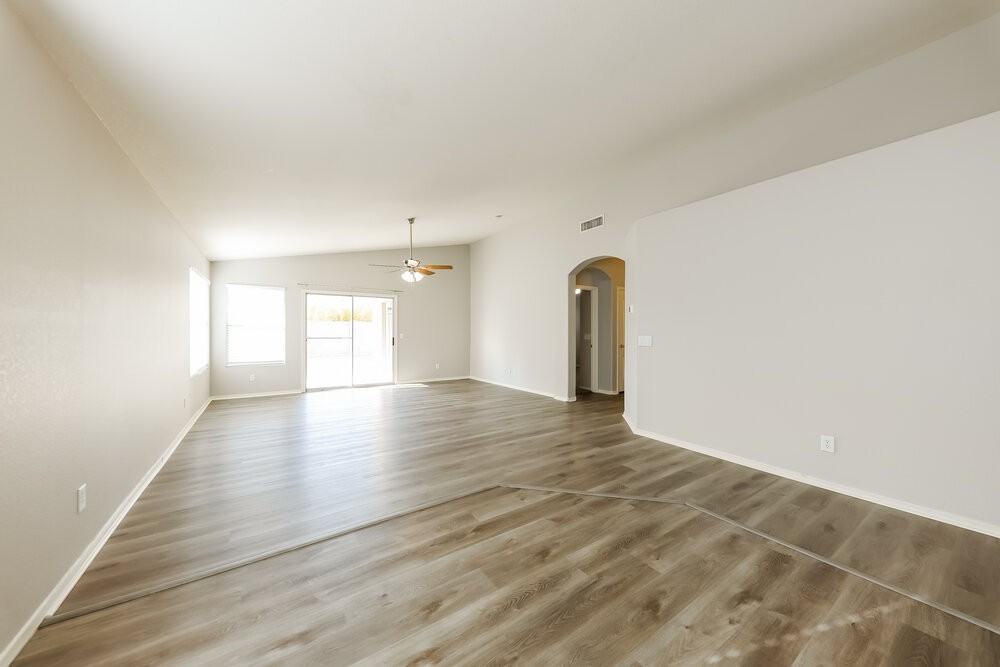 9631 W Clara Ln - Photo 7 of 16