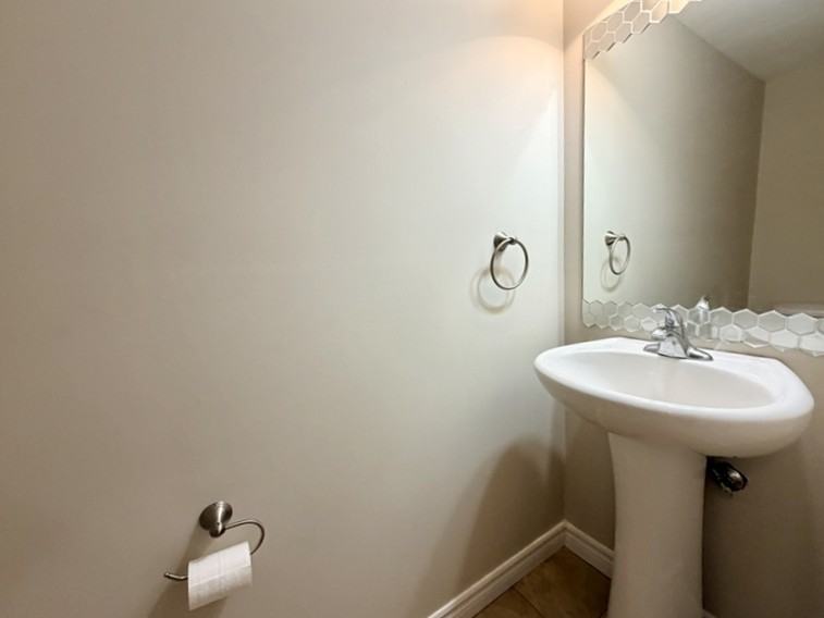 204 Alva St - Photo 5 of 23