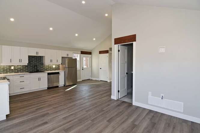 134 Oakside St - Photo 4 of 12