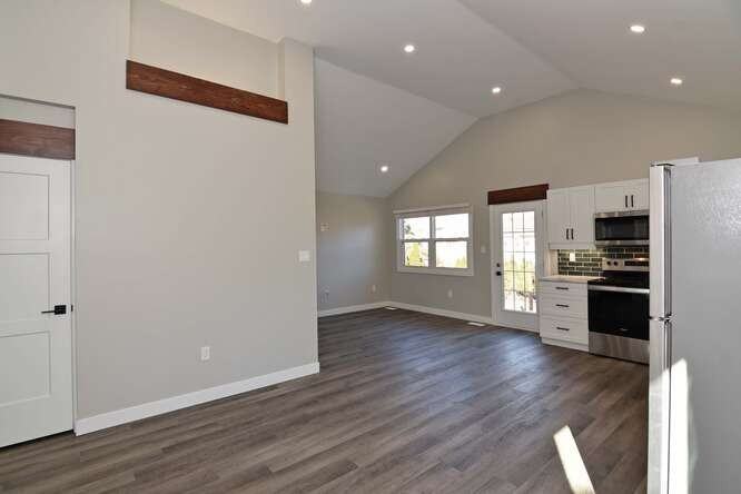 134 Oakside St - Photo 5 of 12