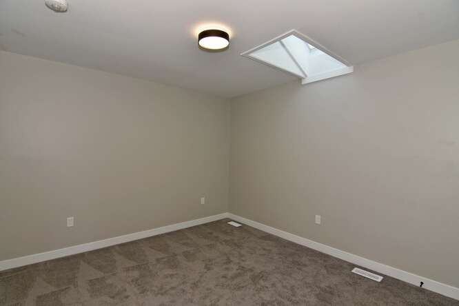 134 Oakside St - Photo 6 of 12