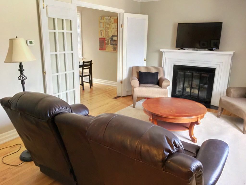 70 Yorkshire St N Uppr - Photo 2 of 10