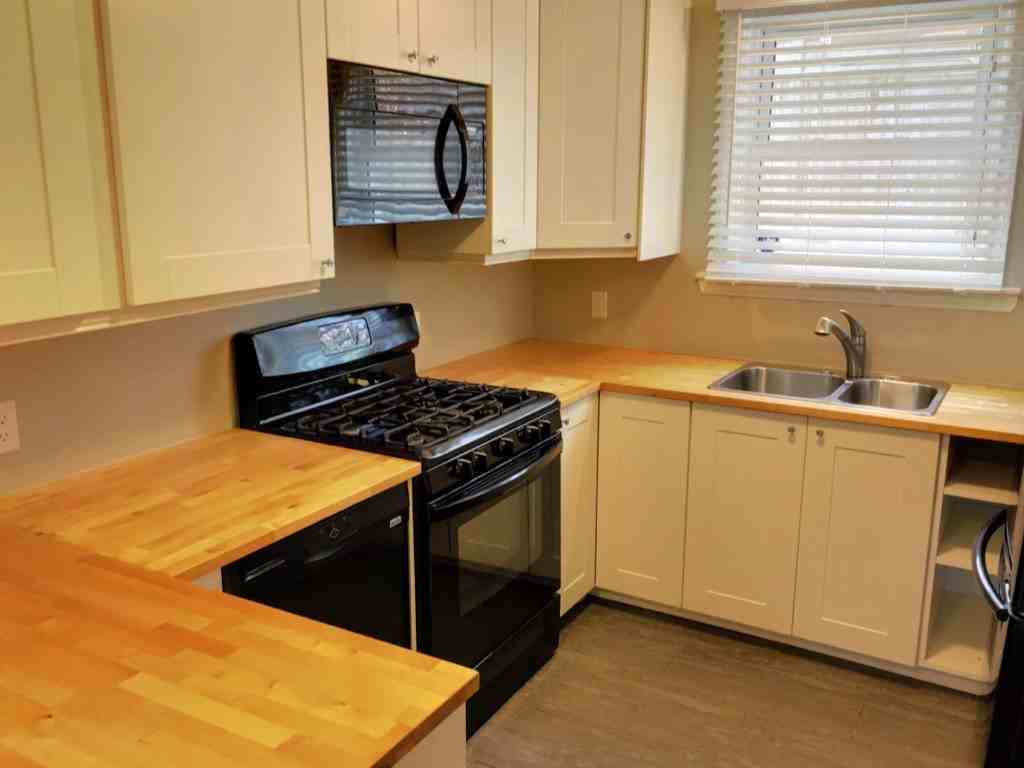 70 Yorkshire St N Uppr - Photo 3 of 10