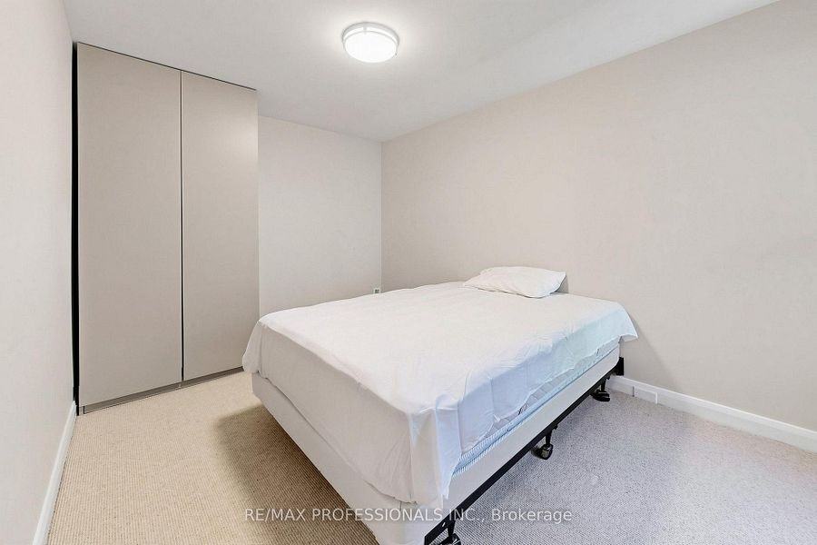 368 Howland Avenue - Photo 20