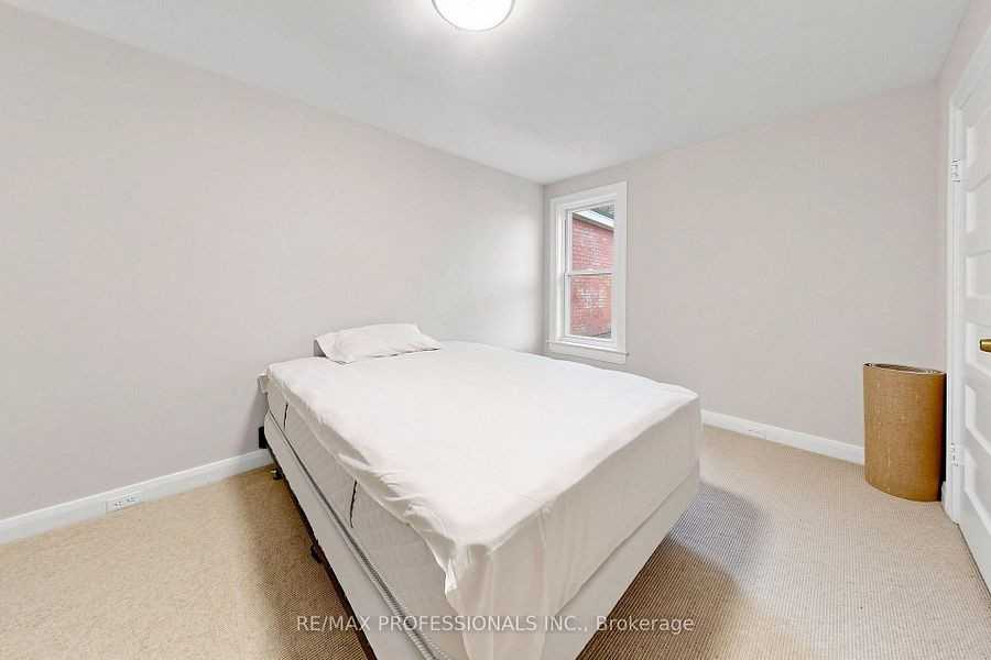 368 Howland Avenue - Photo 19