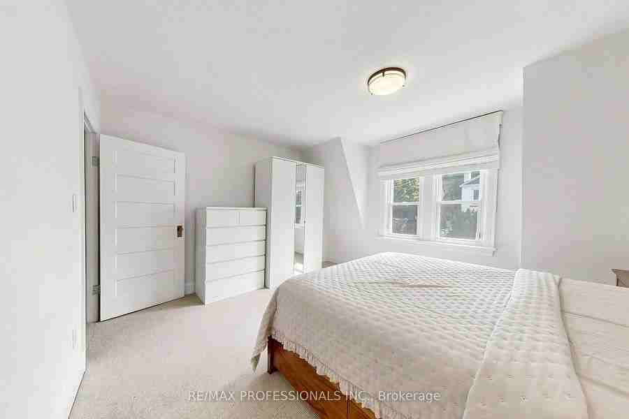 368 Howland Avenue - Photo 16