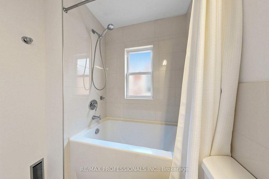 368 Howland Avenue - Photo 24
