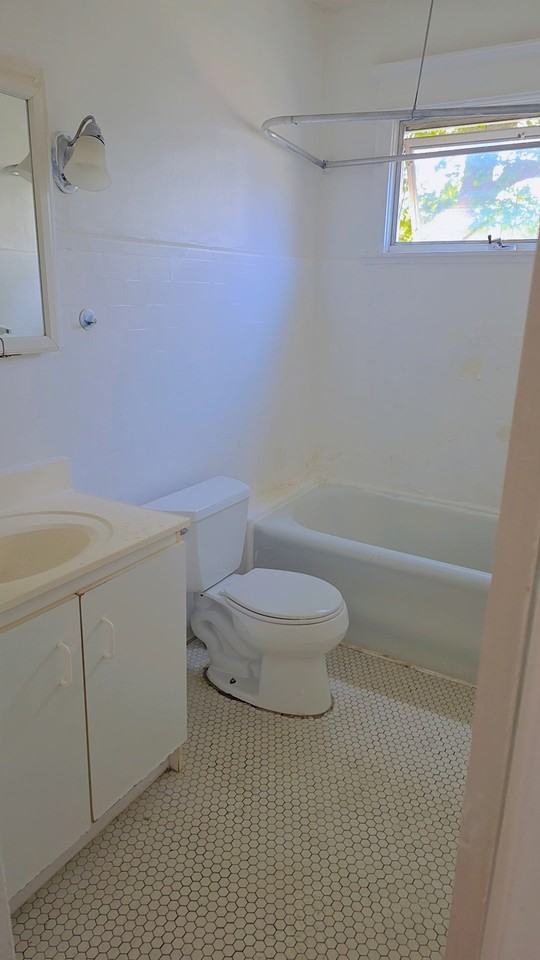 414 Douglas St #1 - Photo 3 of 10