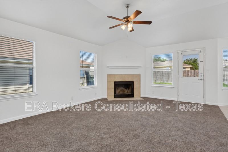 7703 Brisbane Bnd - Photo 5 of 26