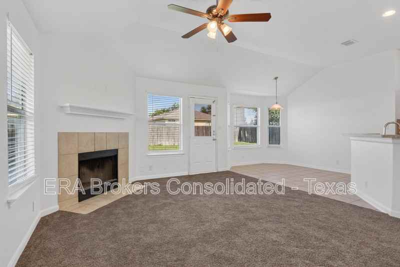 7703 Brisbane Bnd - Photo 6 of 26