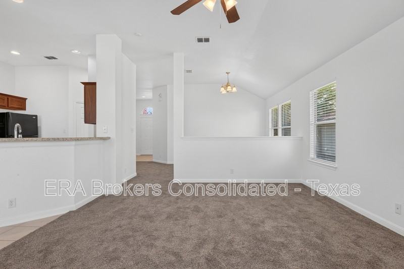 7703 Brisbane Bnd - Photo 7 of 26