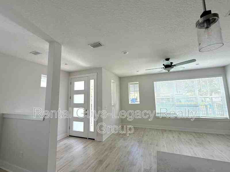 409 Crestview Dr - Photo 3 of 20