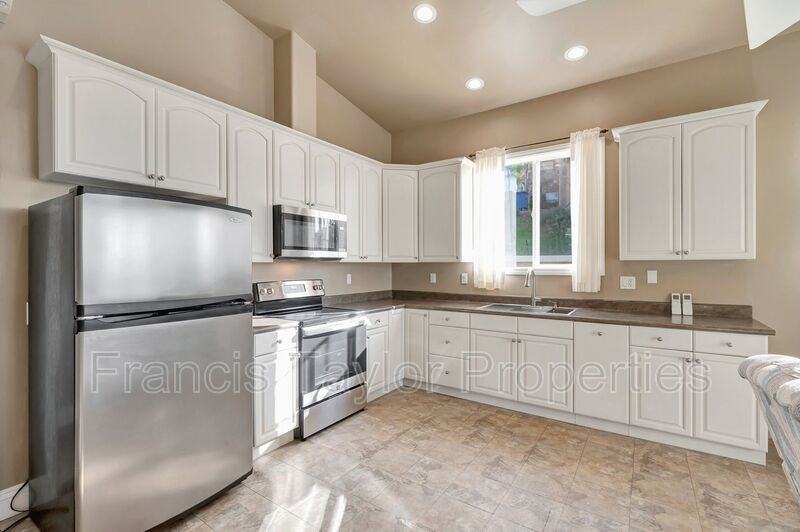 2861 Eastview Ter - Photo 3 of 24