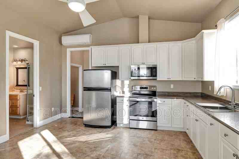 2861 Eastview Ter - Photo 5 of 24