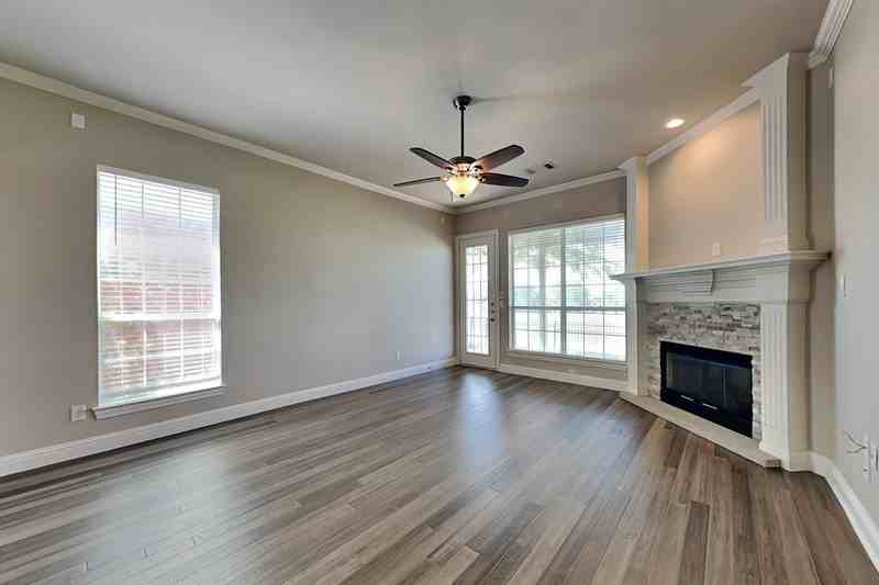 2120 Stone Creek Dr - Photo 2 of 18