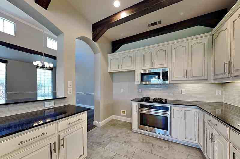 2120 Stone Creek Dr - Photo 4 of 18