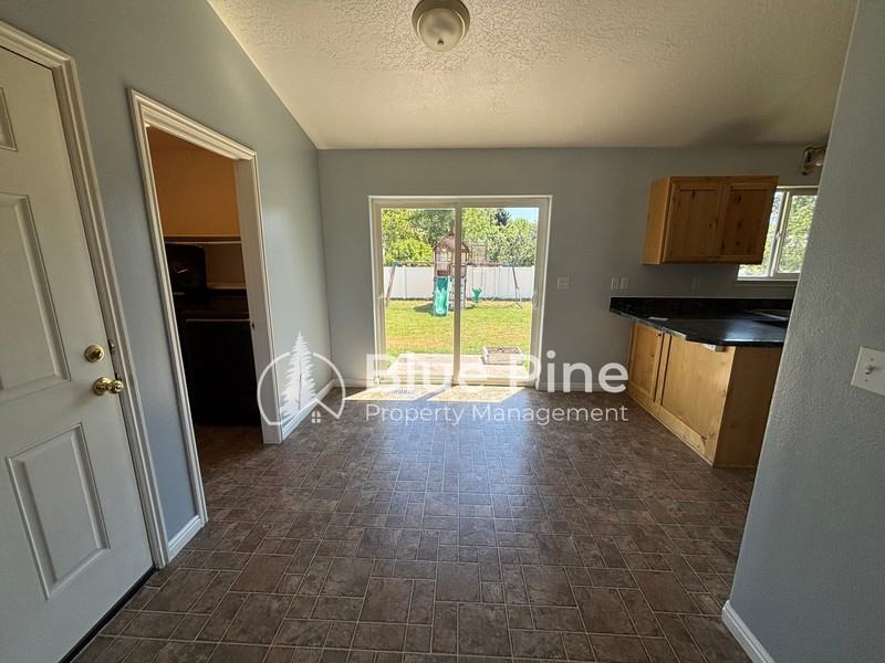 3920 Deloy Dr - Photo 5 of 22
