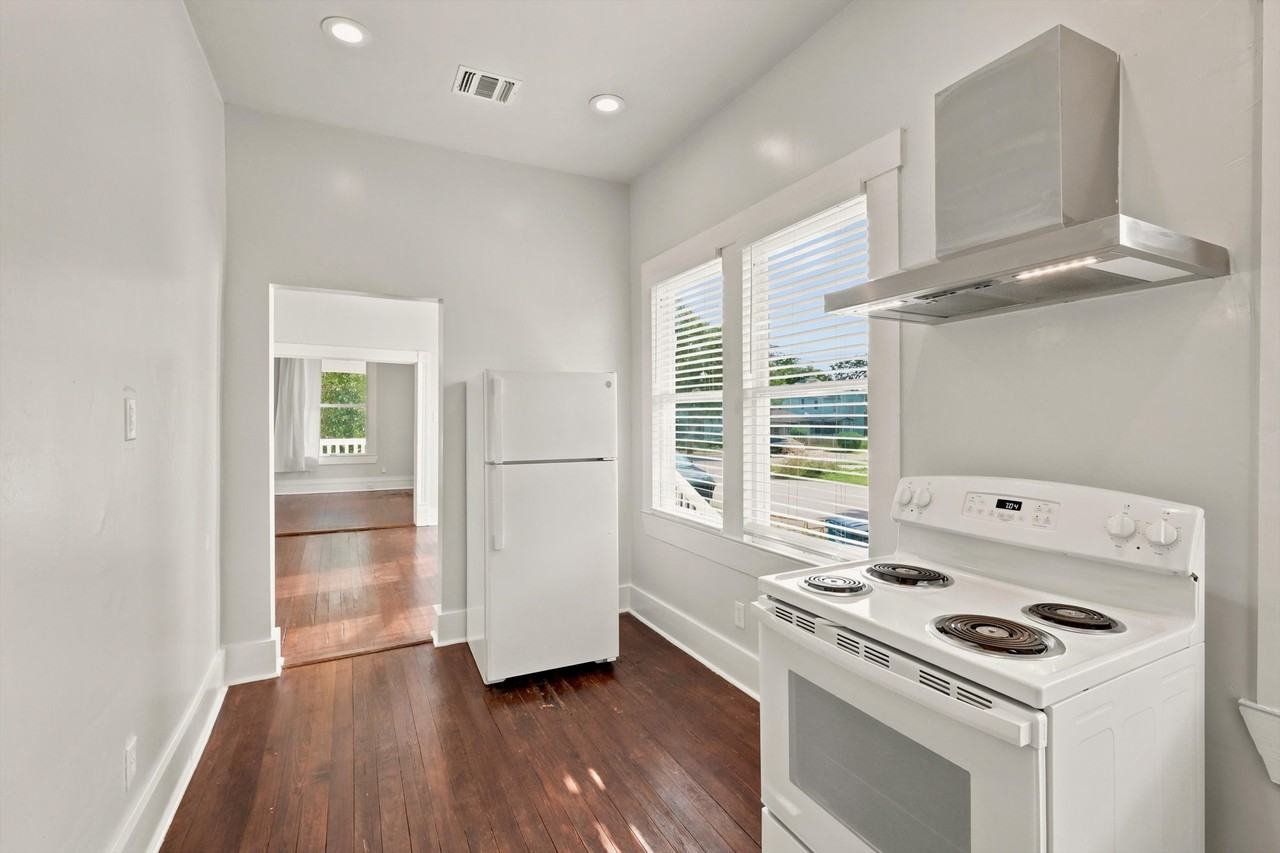 732 Lamar Street - 2Unit 2 #1 - Photo 5 of 10
