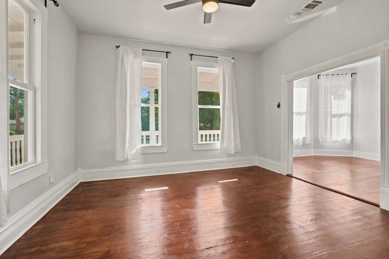 732 Lamar Street - 2Unit 2 #1 - Photo 7 of 10