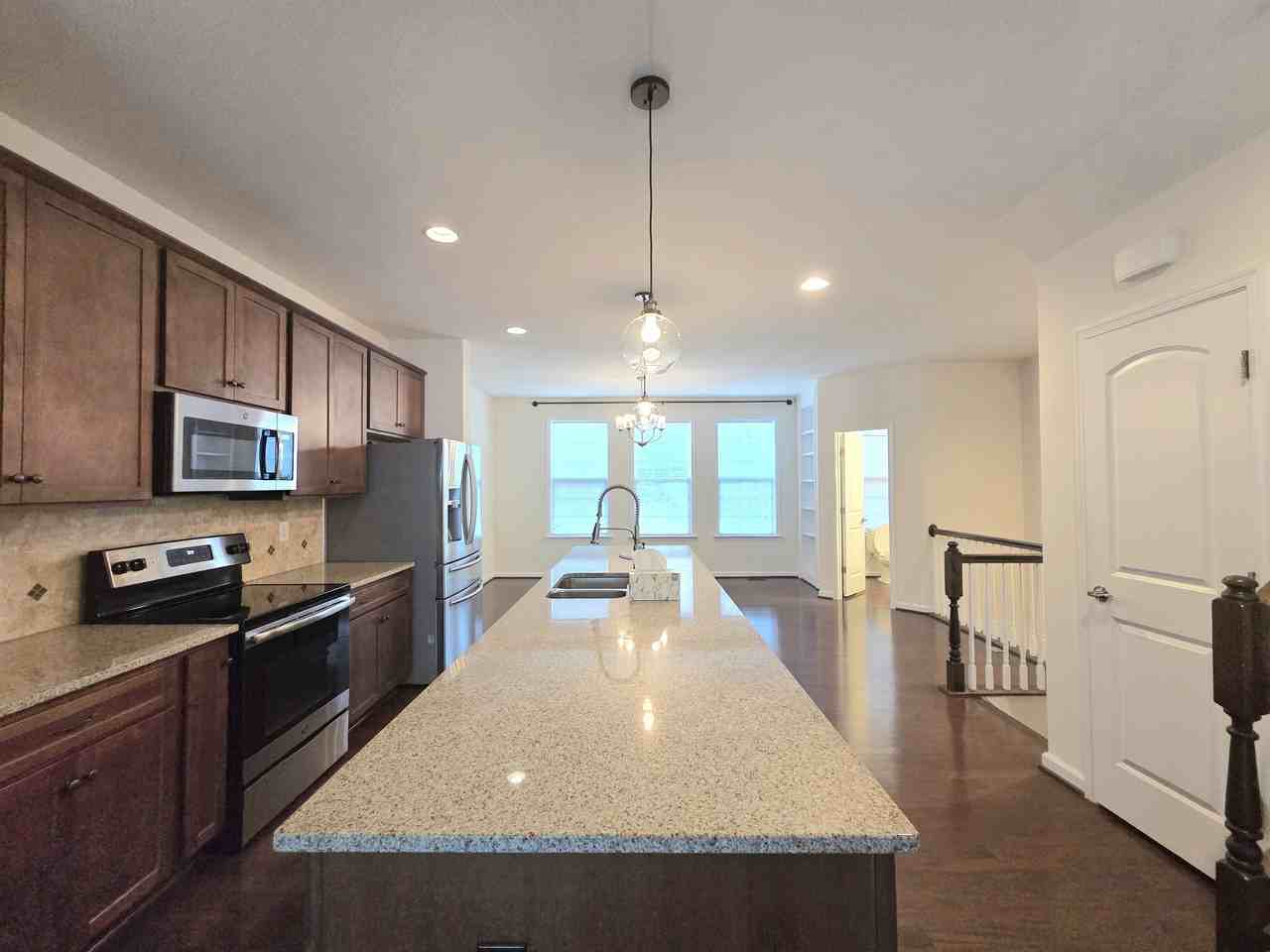 1343 Gilmore St #1 - Photo 5 of 43