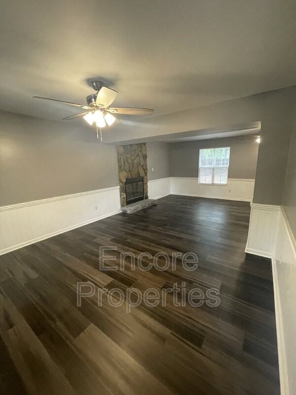 211 Indigo Dr - Photo 2 of 11