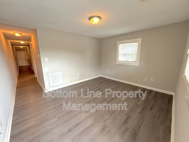 910 N Morris St - Photo 2 of 12