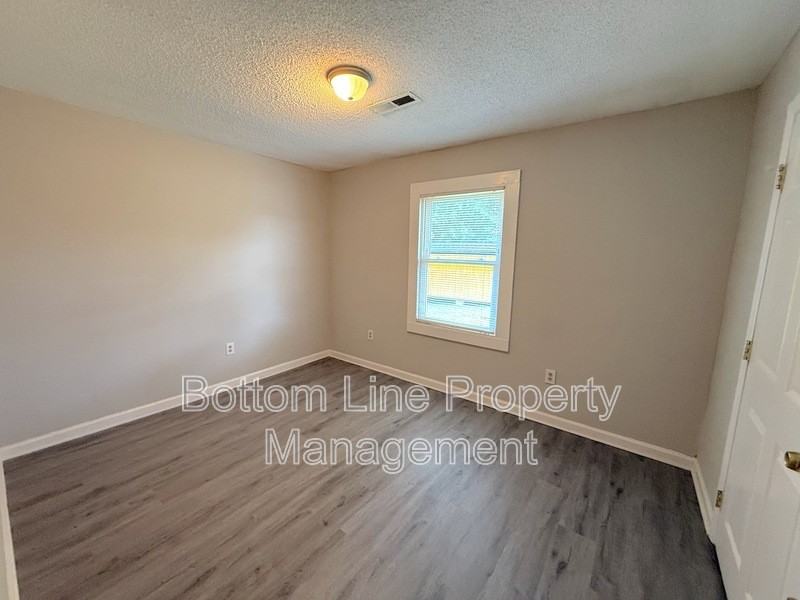 910 N Morris St - Photo 6 of 12