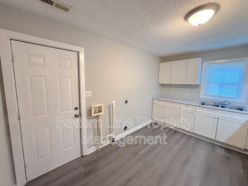 910 N Morris St - Photo 7 of 12