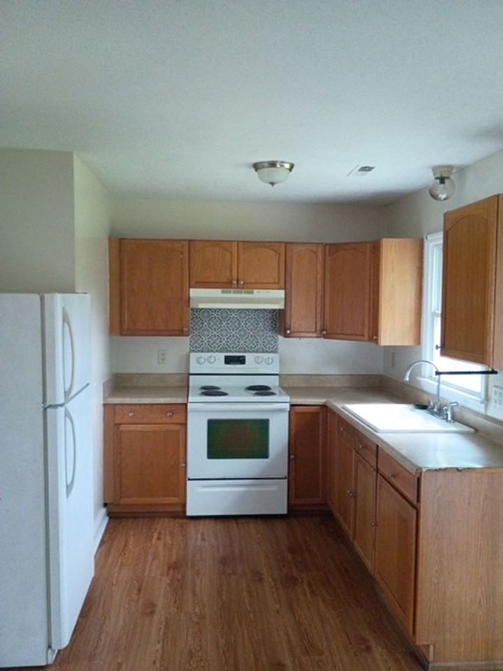 410 Rams Rd - Photo 3 of 12