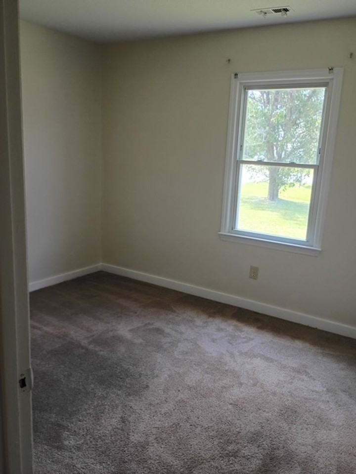 410 Rams Rd - Photo 5 of 12