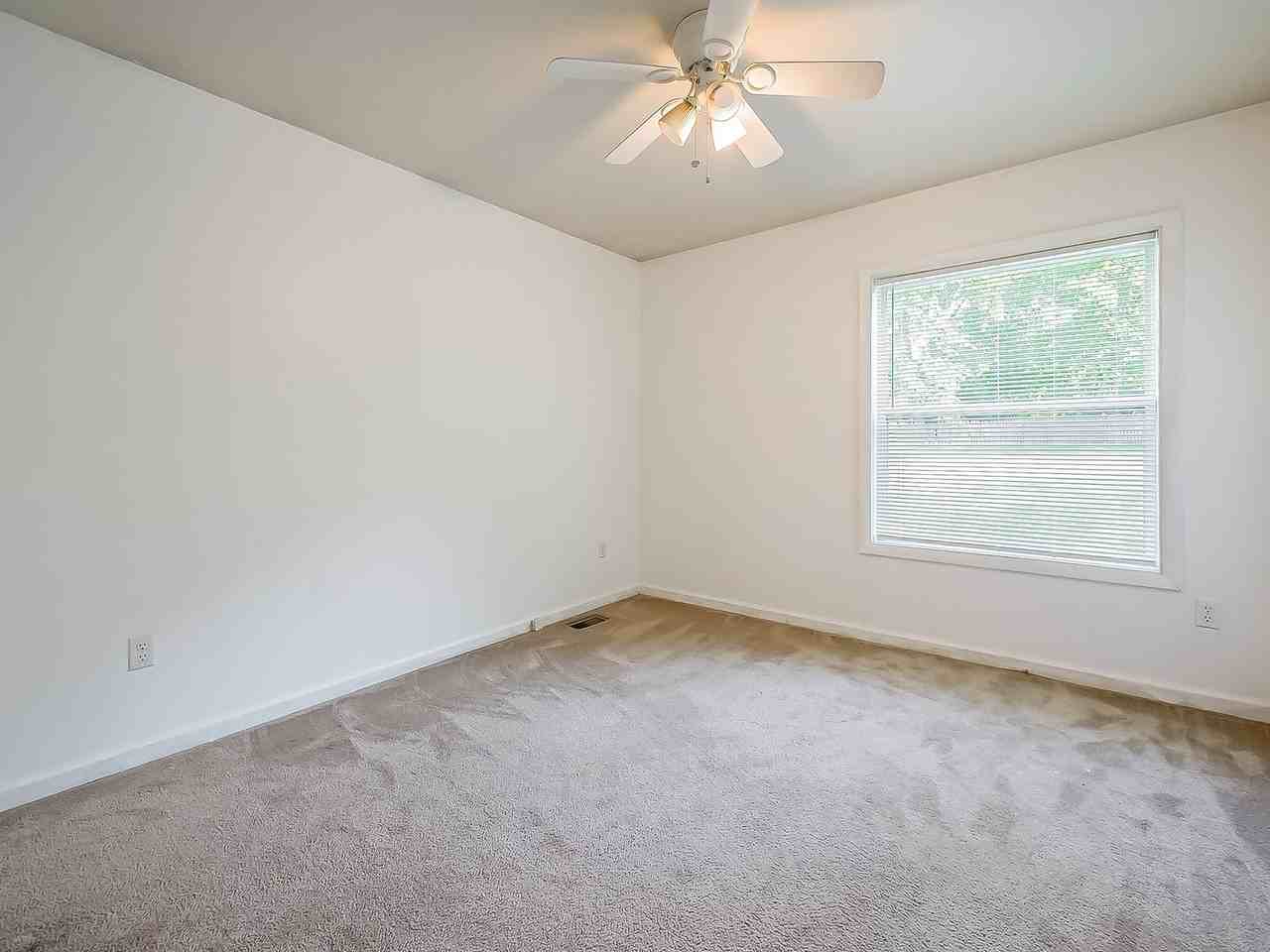 49 Oakhill St - Photo 2 of 32