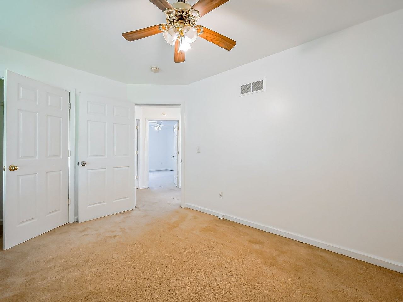 49 Oakhill St - Photo 6 of 32