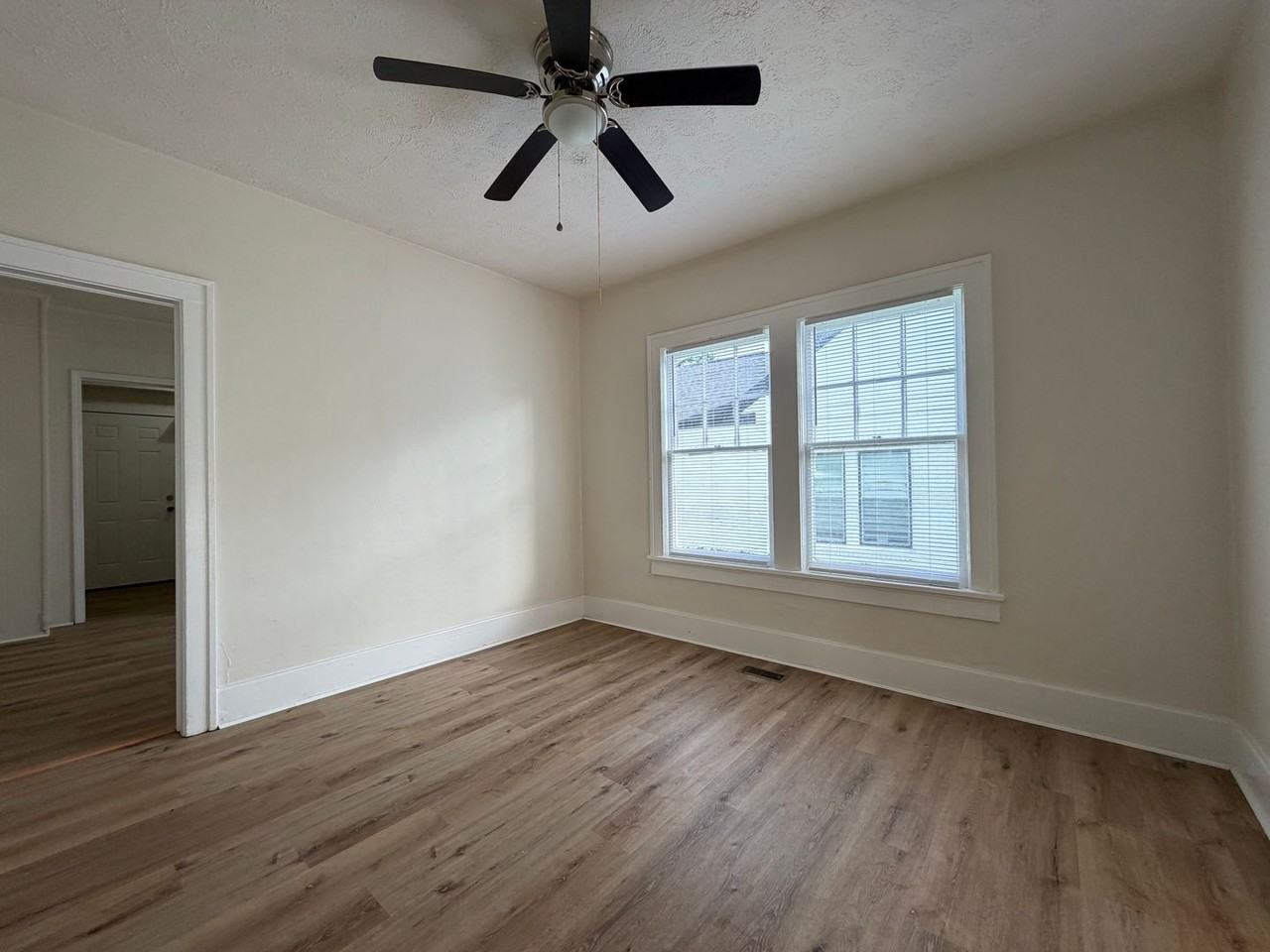 918 Darlington Way Sw - Photo 4 of 27